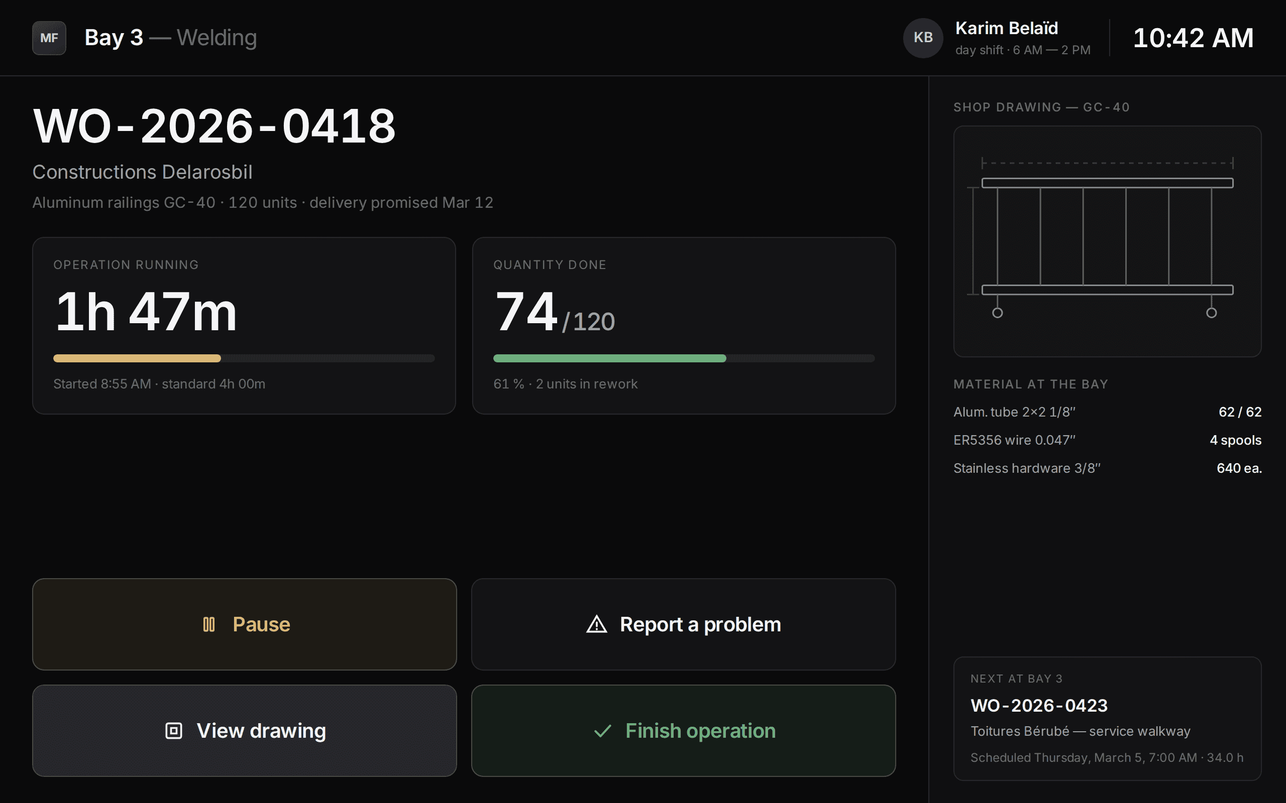 Full-screen shop floor touch terminal: running order, elapsed time, quantity done and four large buttons.